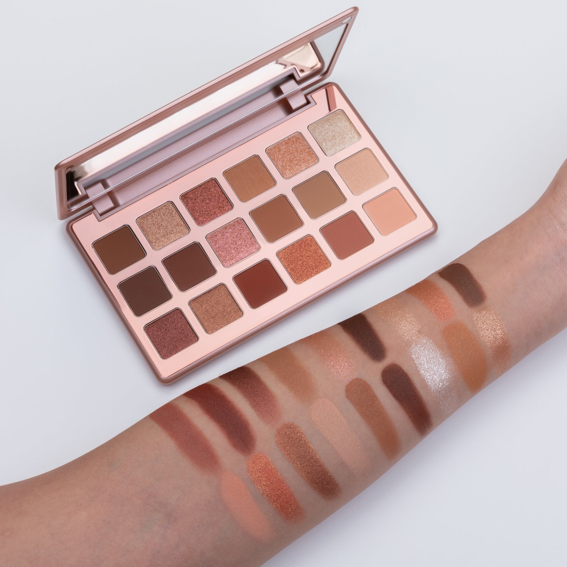 باليت ظلال العيون جلامور ڤيل – 18 لون - Bolver Cosmetics